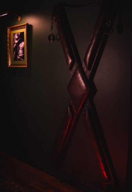Croix love room bdsm