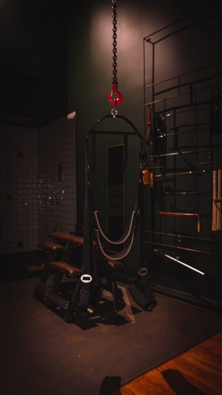 Banc à fessées love room bdsm