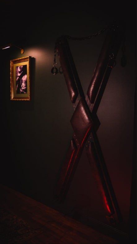 Croix love room bdsm